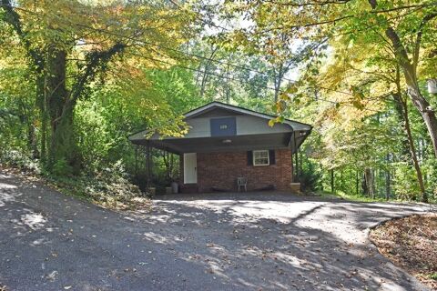 129 Reservoir Drive, Cullowhee